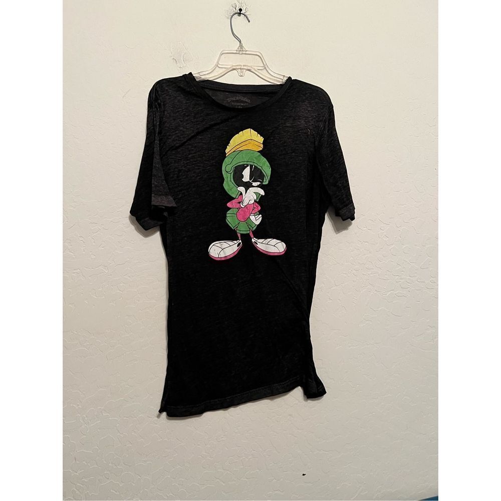 Looney Tunes Marvin,‎ the Martian black T-shirt size large ￼